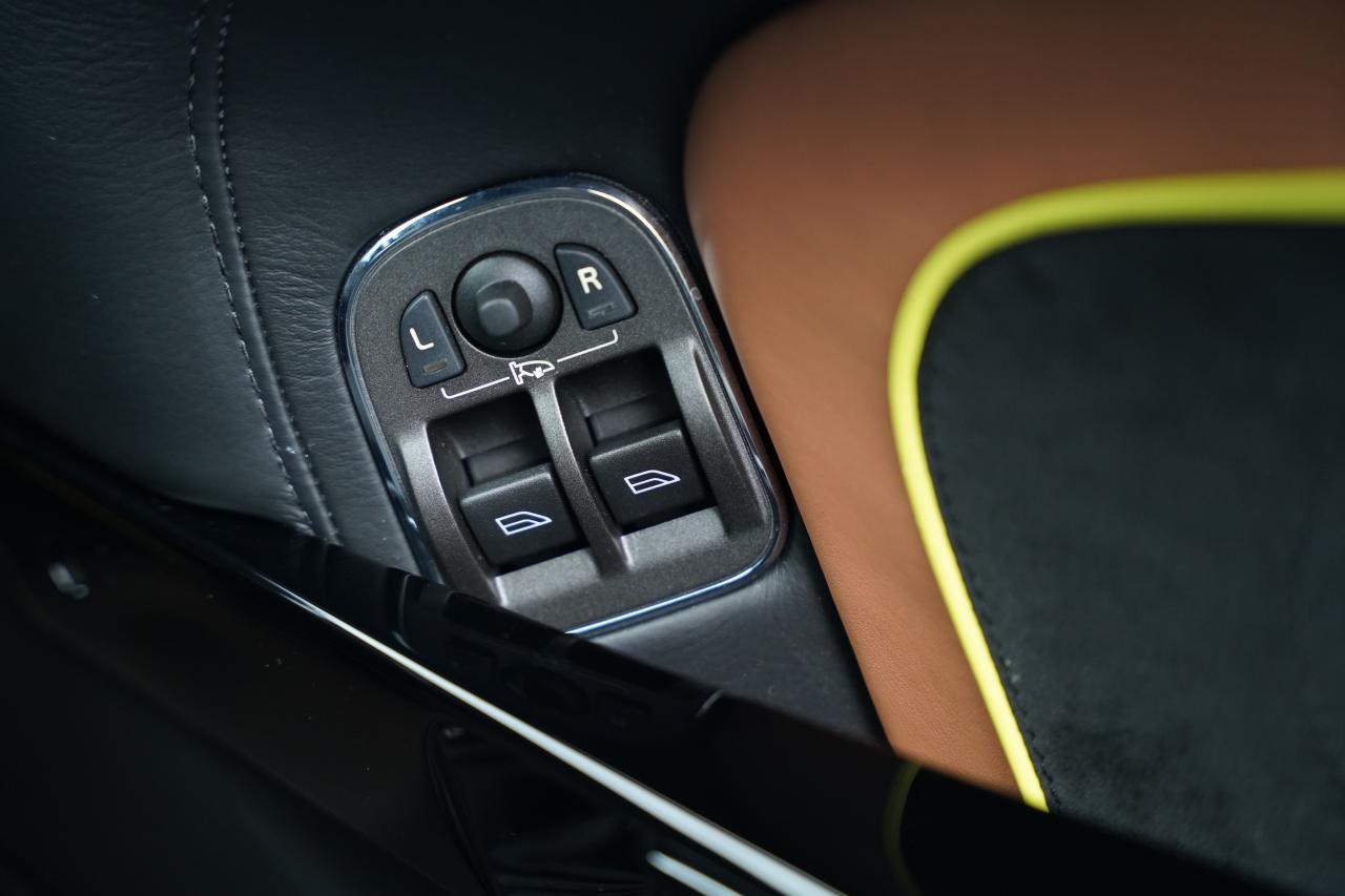 2017 Aston Martin V12 Vantage