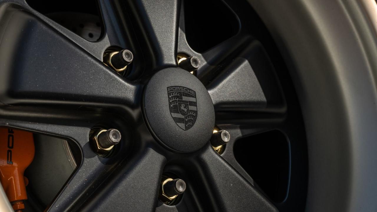 1991 Porsche 911 Targa Reimagined by Singer &ldquo;Blueberry&rdquo;