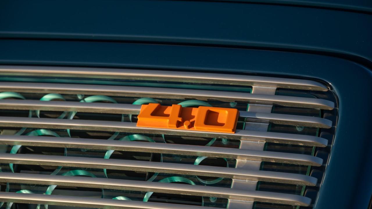 1991 Porsche 911 Targa Reimagined by Singer &ldquo;Blueberry&rdquo;