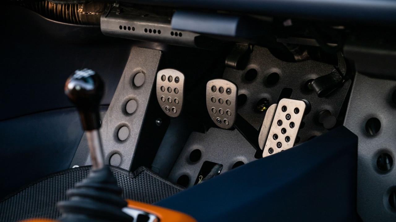 1991 Porsche 911 Targa Reimagined by Singer &ldquo;Blueberry&rdquo;