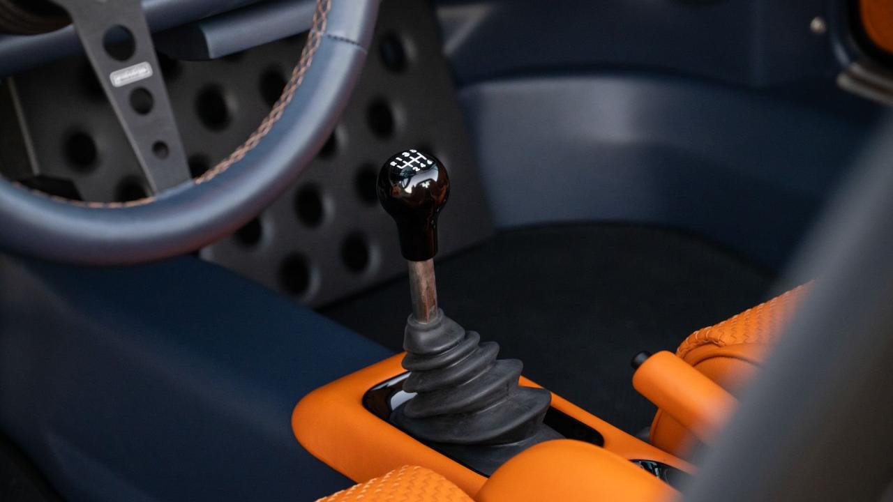 1991 Porsche 911 Targa Reimagined by Singer &ldquo;Blueberry&rdquo;