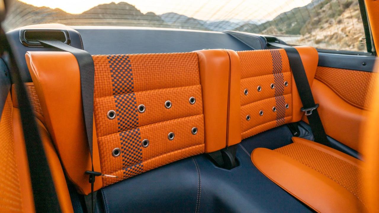 1991 Porsche 911 Targa Reimagined by Singer &ldquo;Blueberry&rdquo;