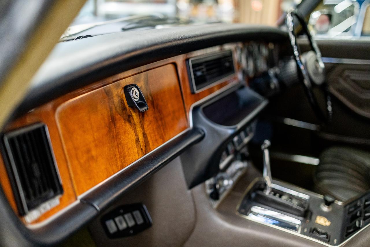 1975 Jaguar XJC (4.2 Litre)