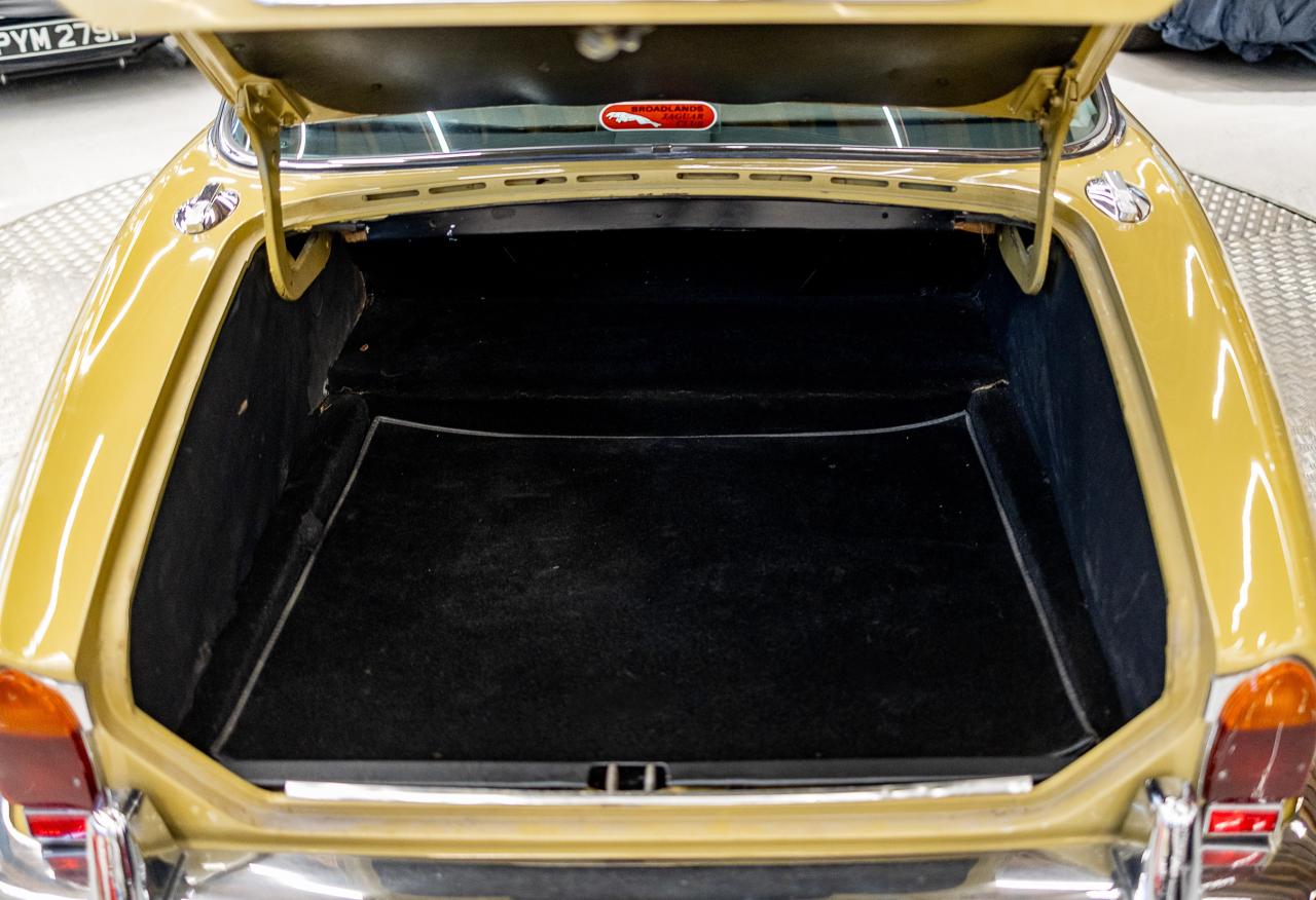 1975 Jaguar XJC (4.2 Litre)