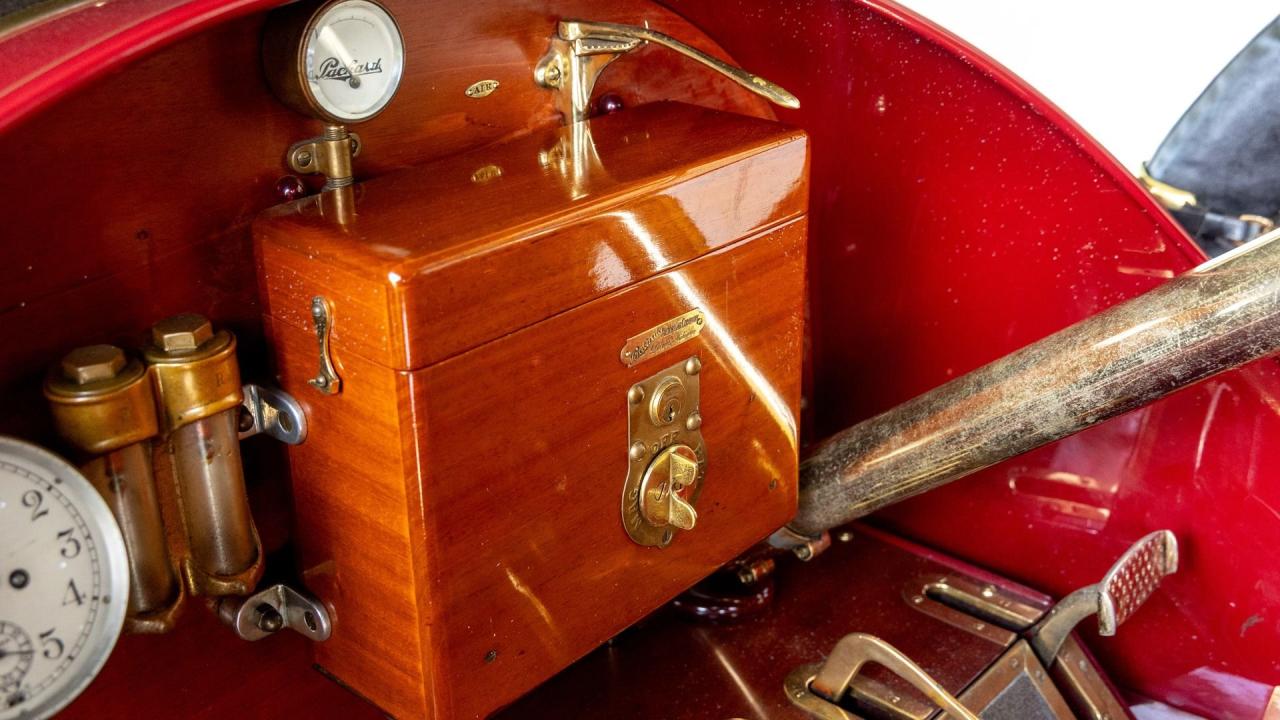 1909 Packard Eighteen Five-Passenger Phaeton