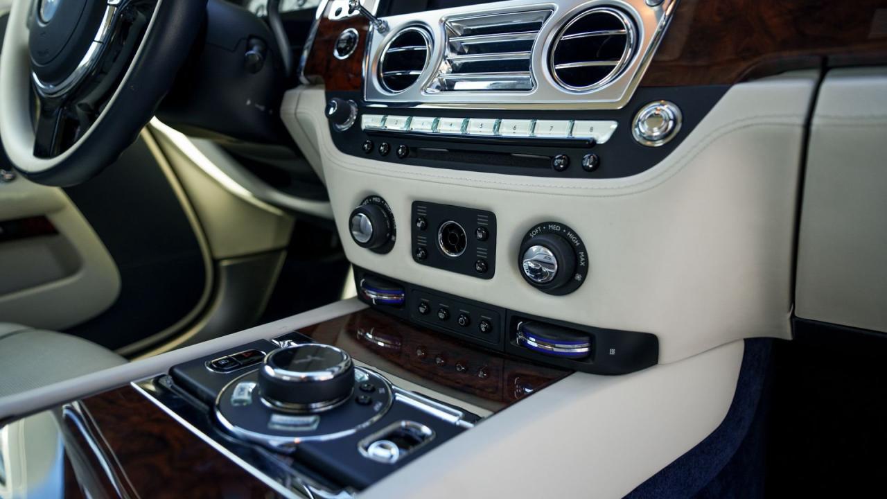 2017 Rolls - Royce Dawn