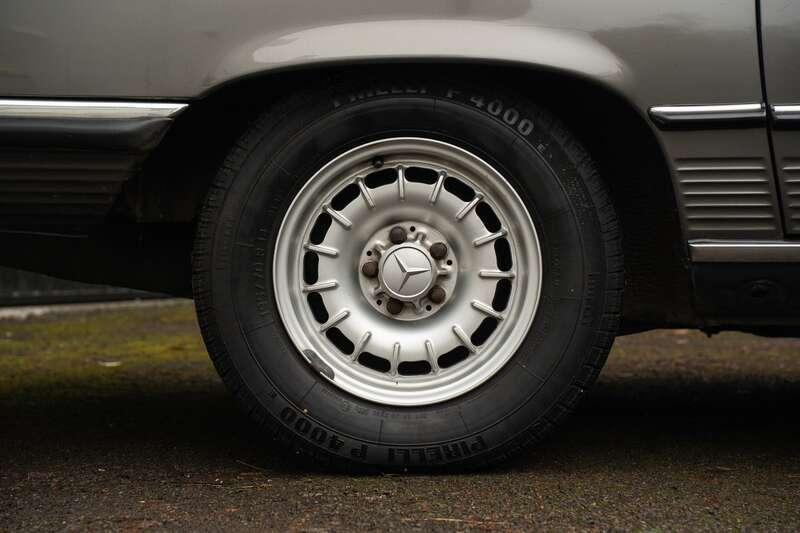 1985 Mercedes - Benz 280SL AUTO