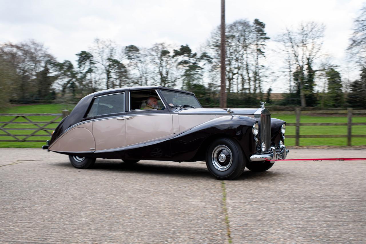 1953 Rolls - Royce Silver Wraith Sedanca de Ville by Hooper