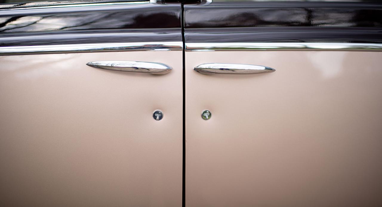 1953 Rolls - Royce Silver Wraith Sedanca de Ville by Hooper