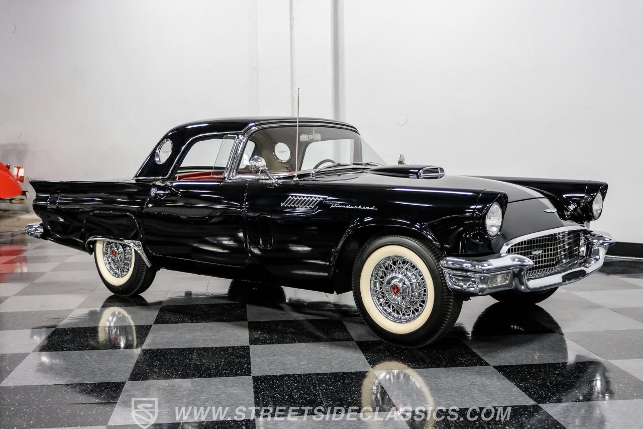 1957 Ford Thunderbird