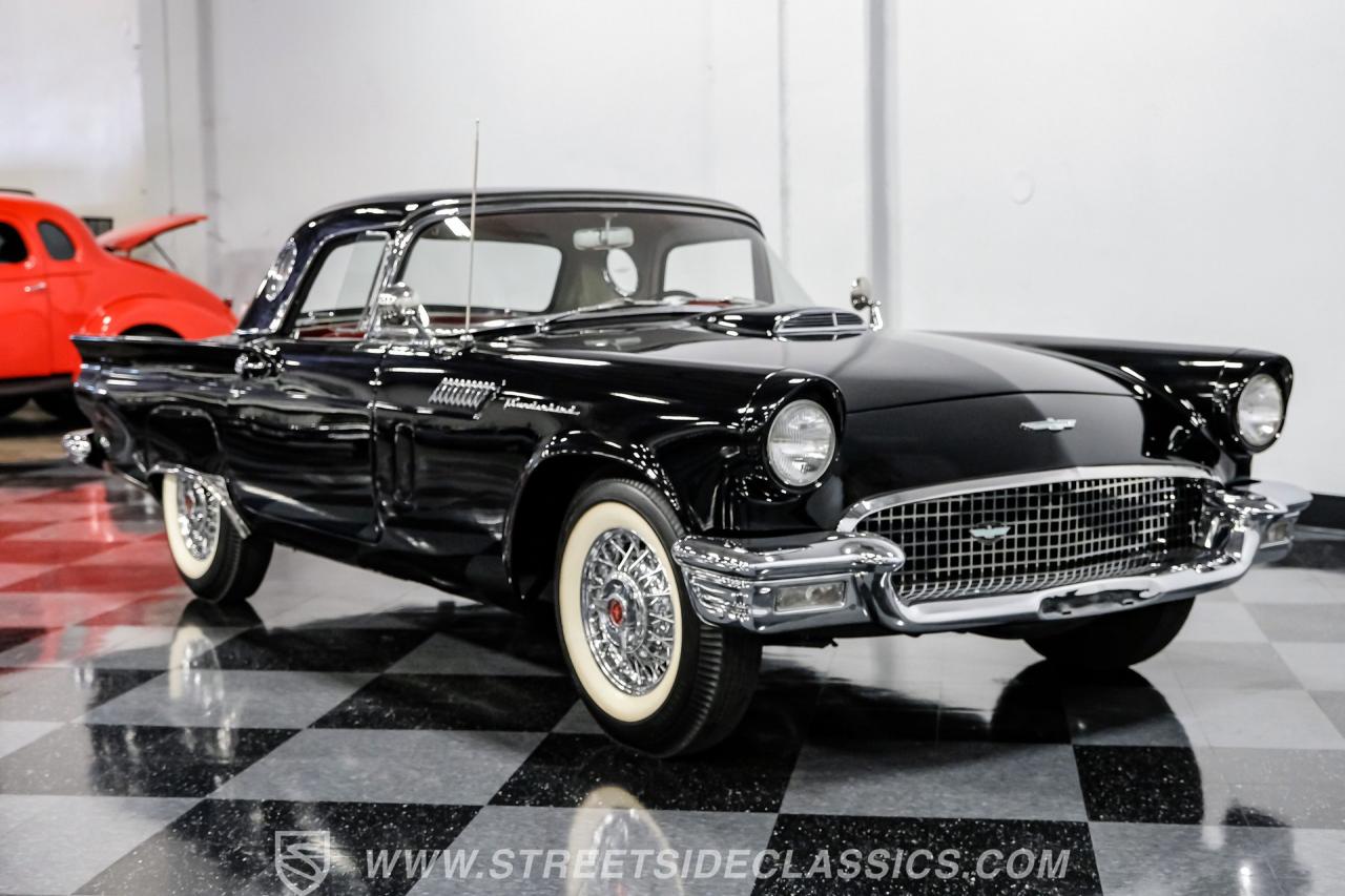 1957 Ford Thunderbird