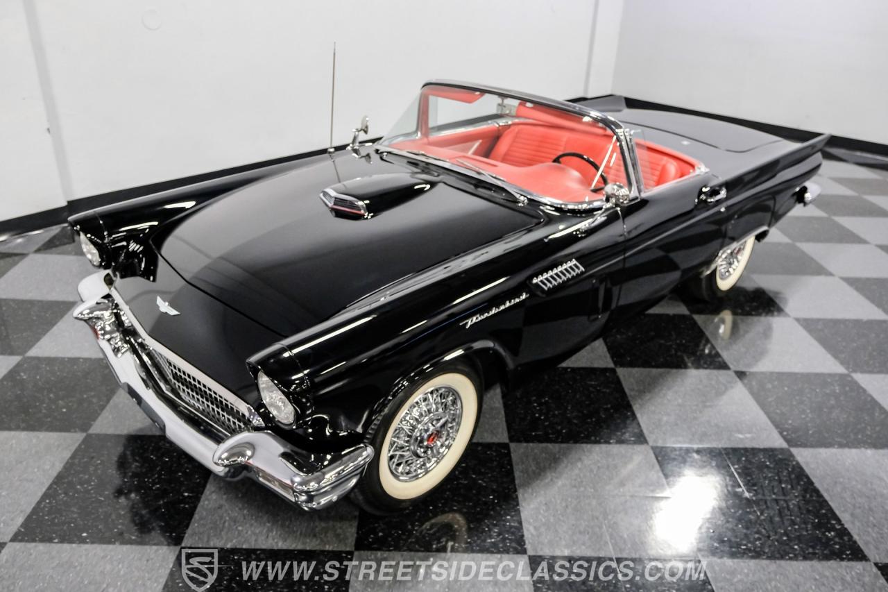 1957 Ford Thunderbird
