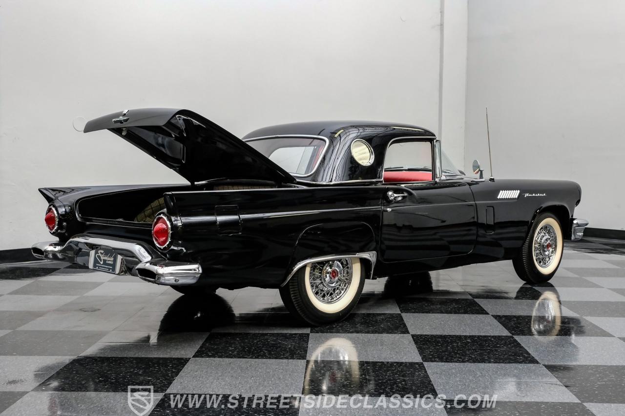 1957 Ford Thunderbird