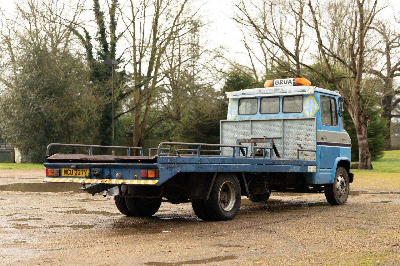 1982 Mercedes - Benz 608D (Flatbed)