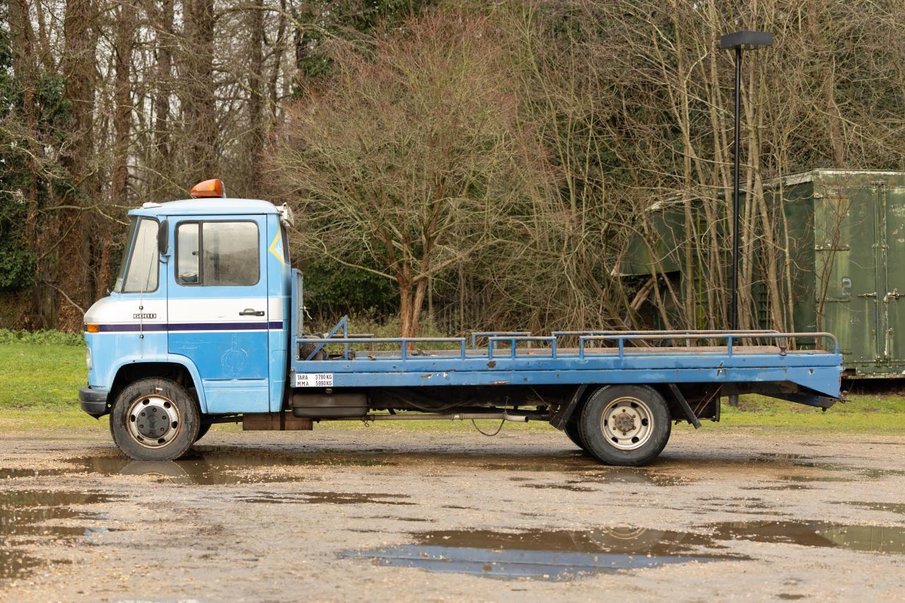1982 Mercedes - Benz 608D (Flatbed)