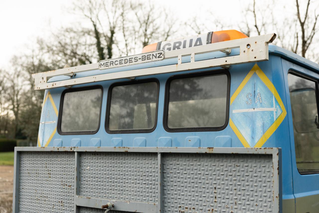 1982 Mercedes - Benz 608D (Flatbed)