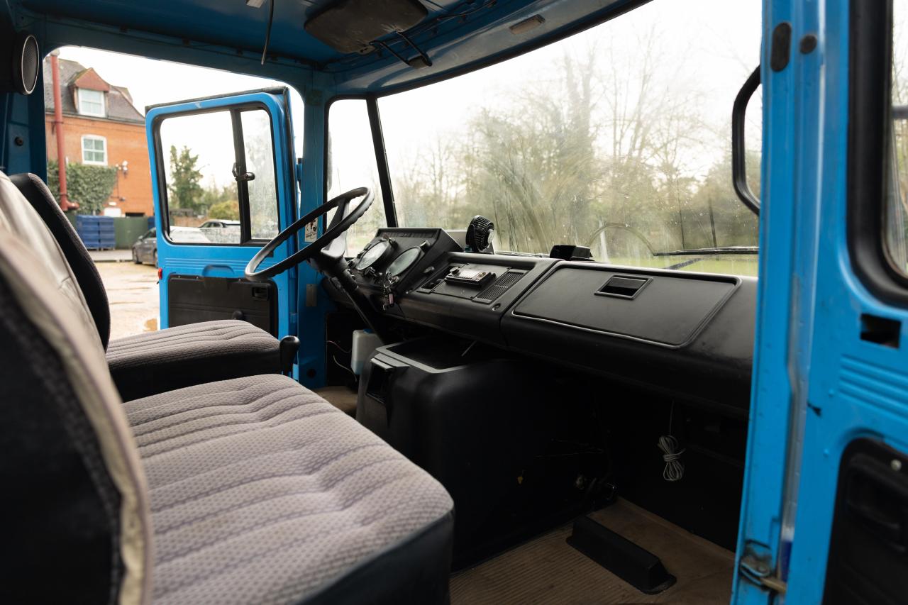 1982 Mercedes - Benz 608D (Flatbed)