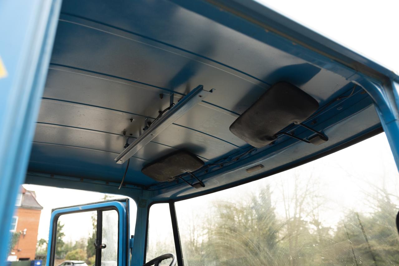 1982 Mercedes - Benz 608D (Flatbed)