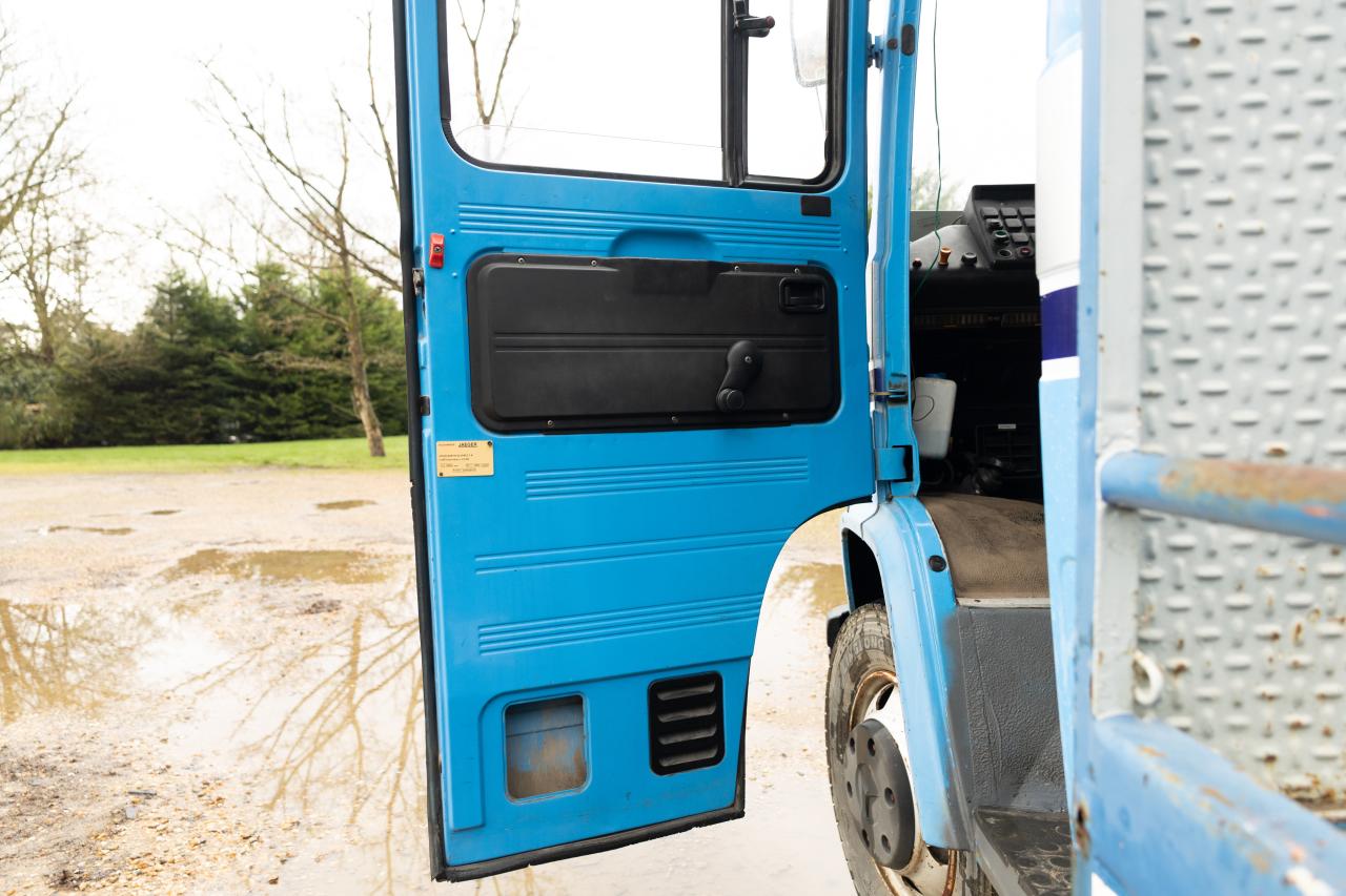 1982 Mercedes - Benz 608D (Flatbed)