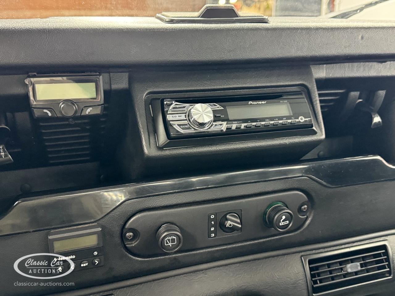 2002 Land Rover Defender 90