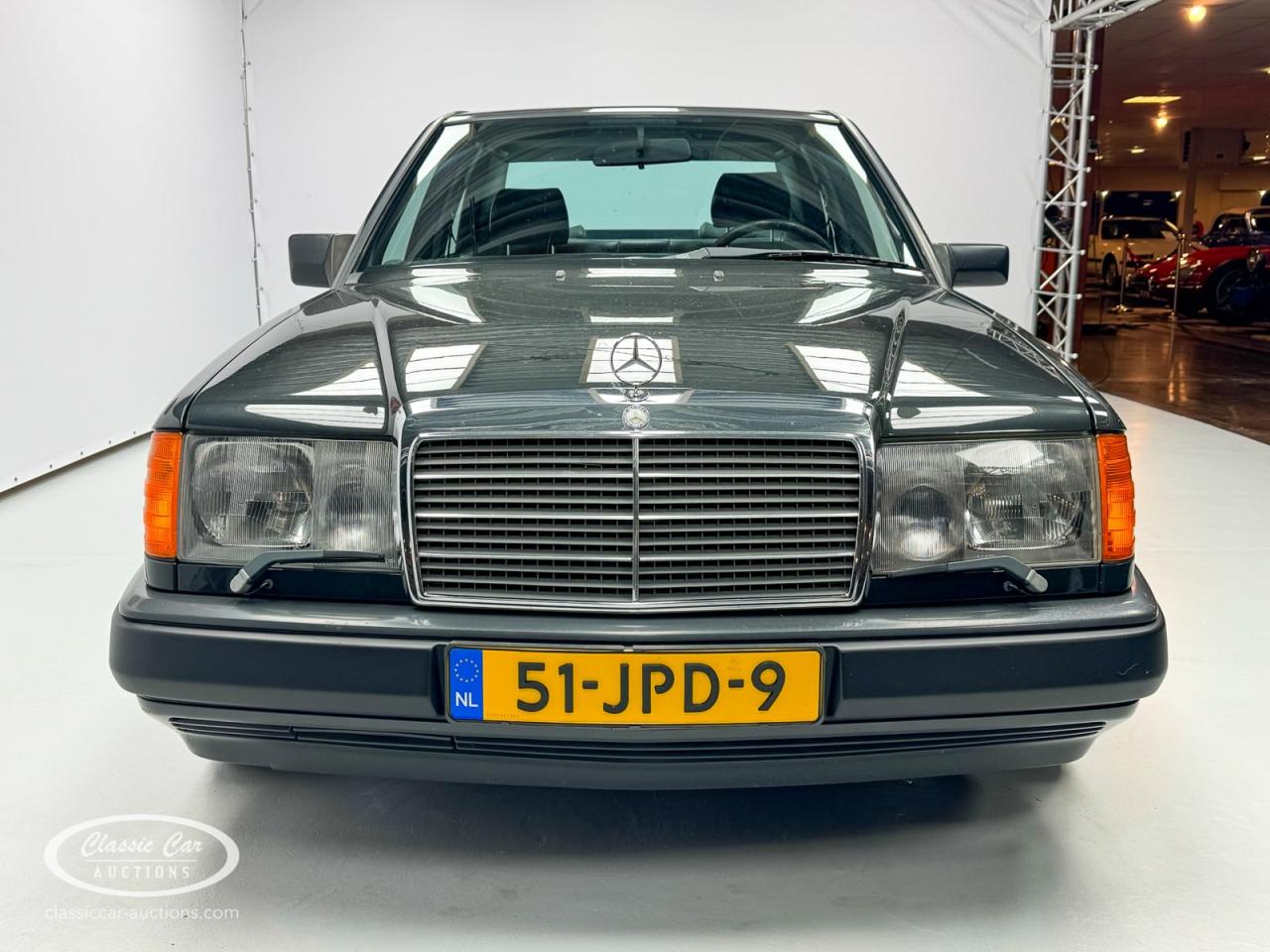 1985 Mercedes - Benz 300E