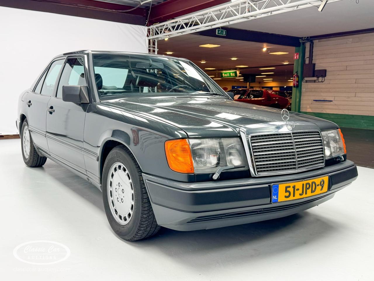 1985 Mercedes - Benz 300E