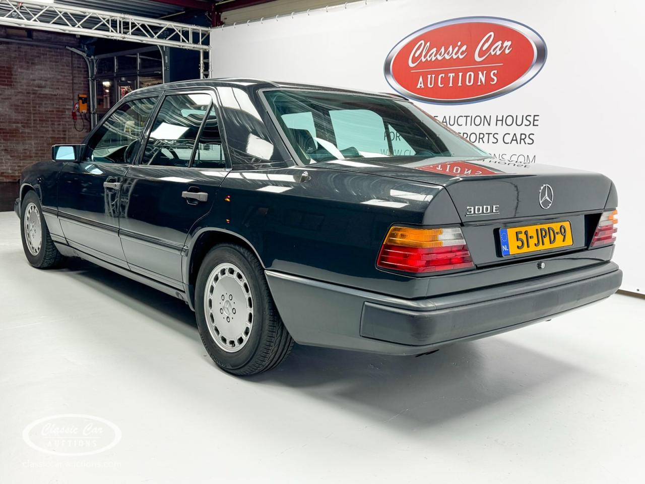 1985 Mercedes - Benz 300E