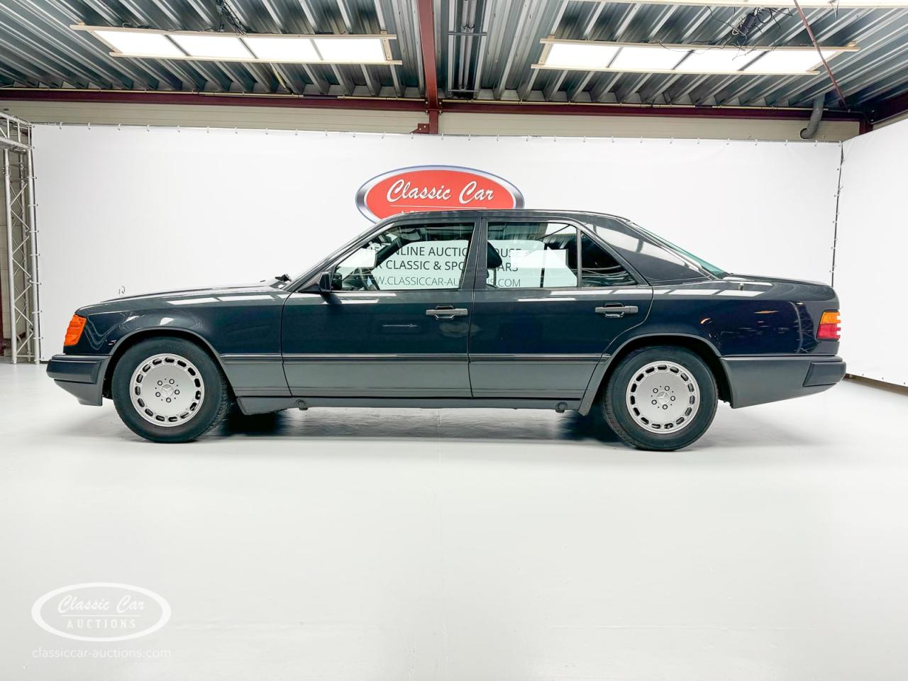 1985 Mercedes - Benz 300E