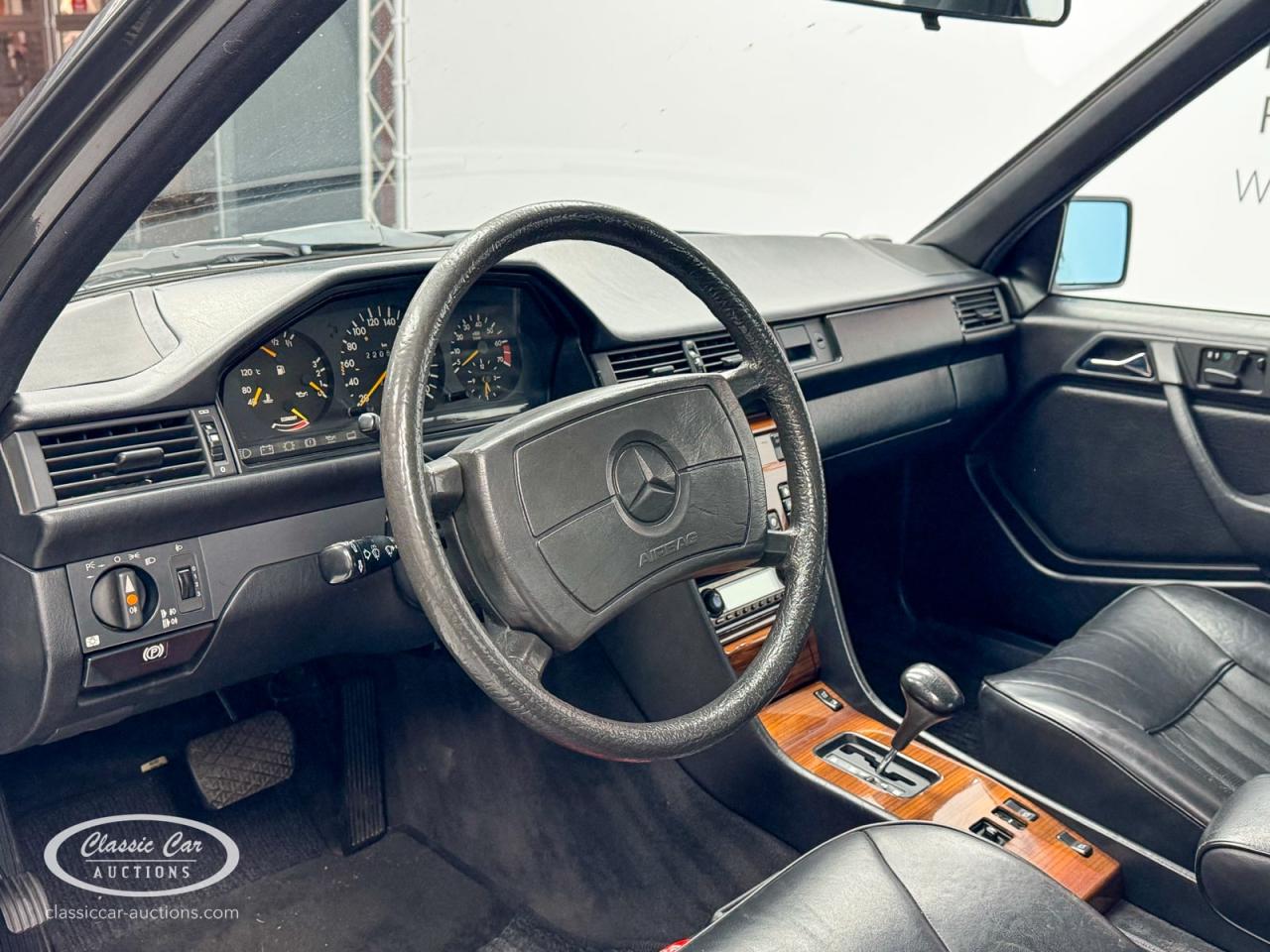 1985 Mercedes - Benz 300E