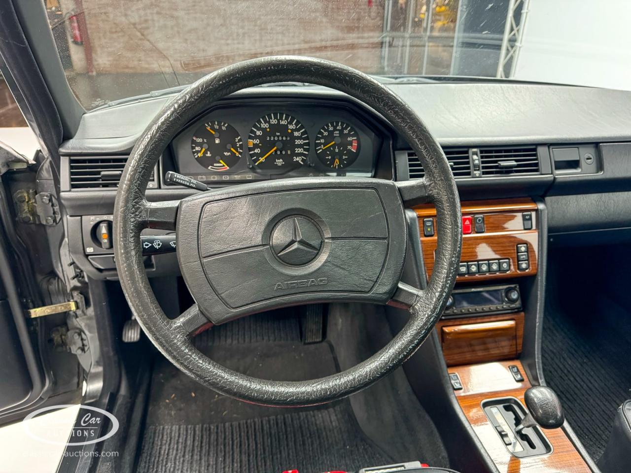 1985 Mercedes - Benz 300E