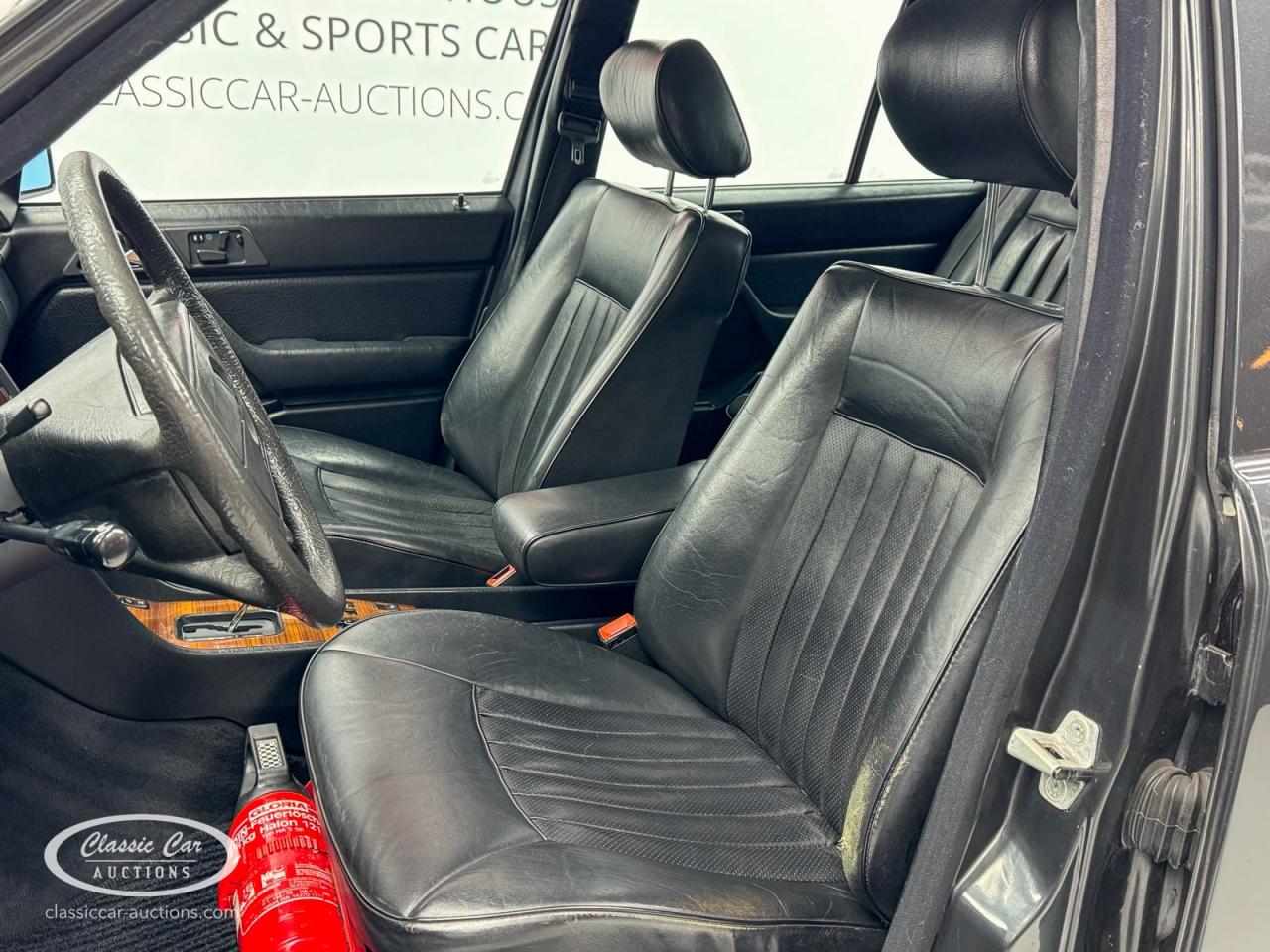 1985 Mercedes - Benz 300E