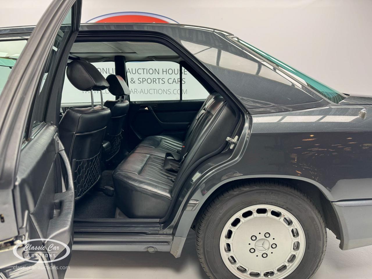 1985 Mercedes - Benz 300E