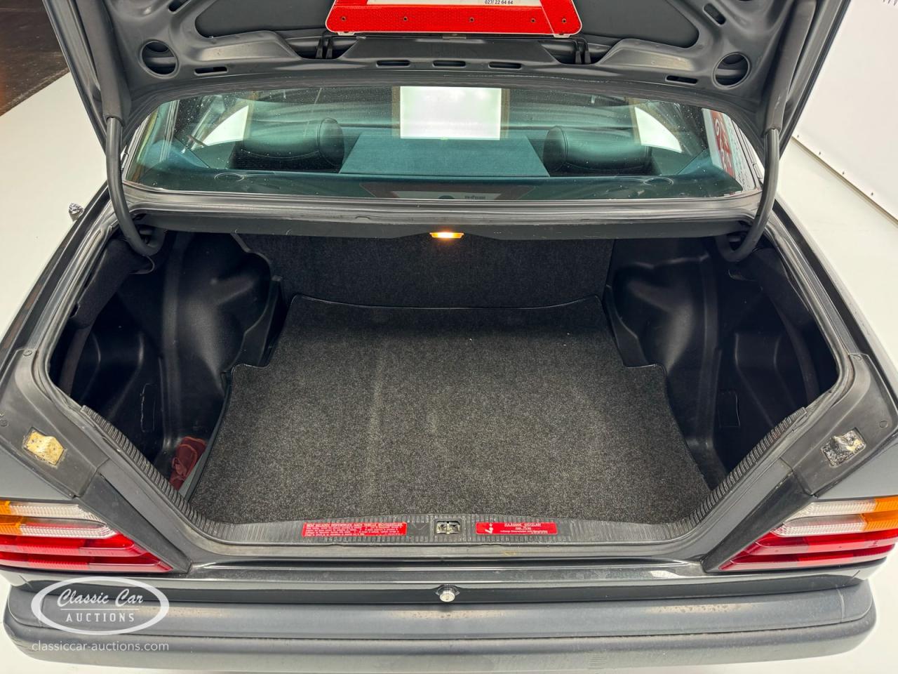 1985 Mercedes - Benz 300E