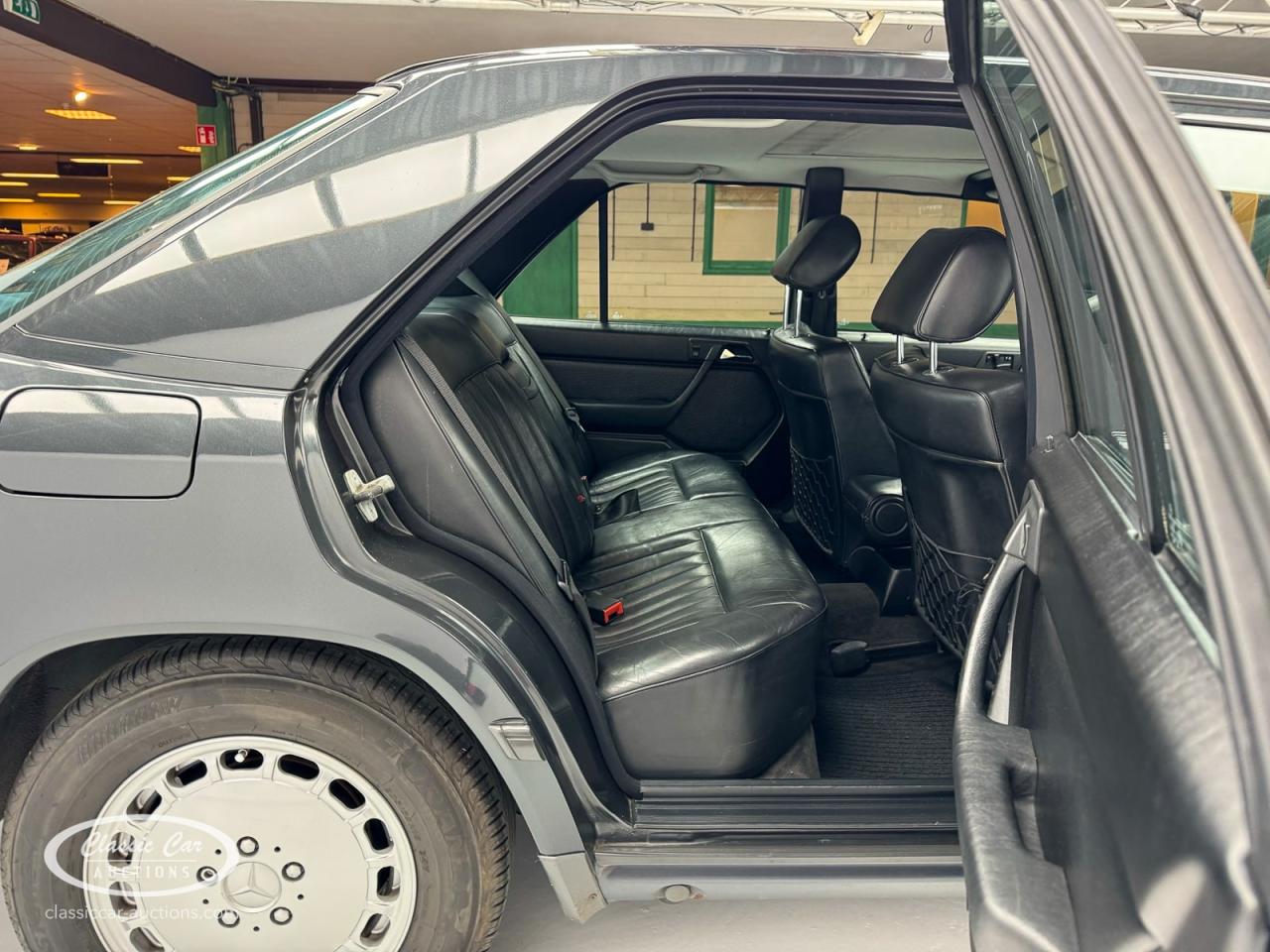 1985 Mercedes - Benz 300E