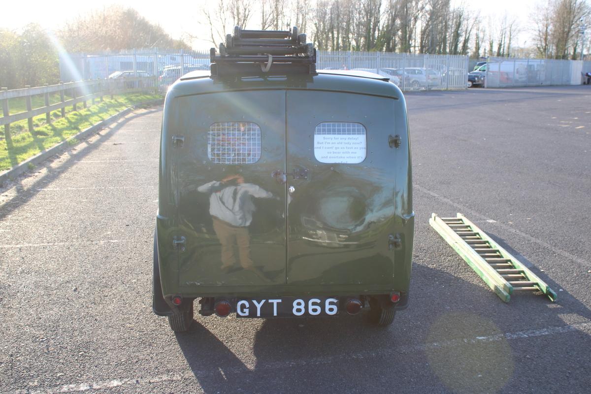 1945 Morris Z VAN