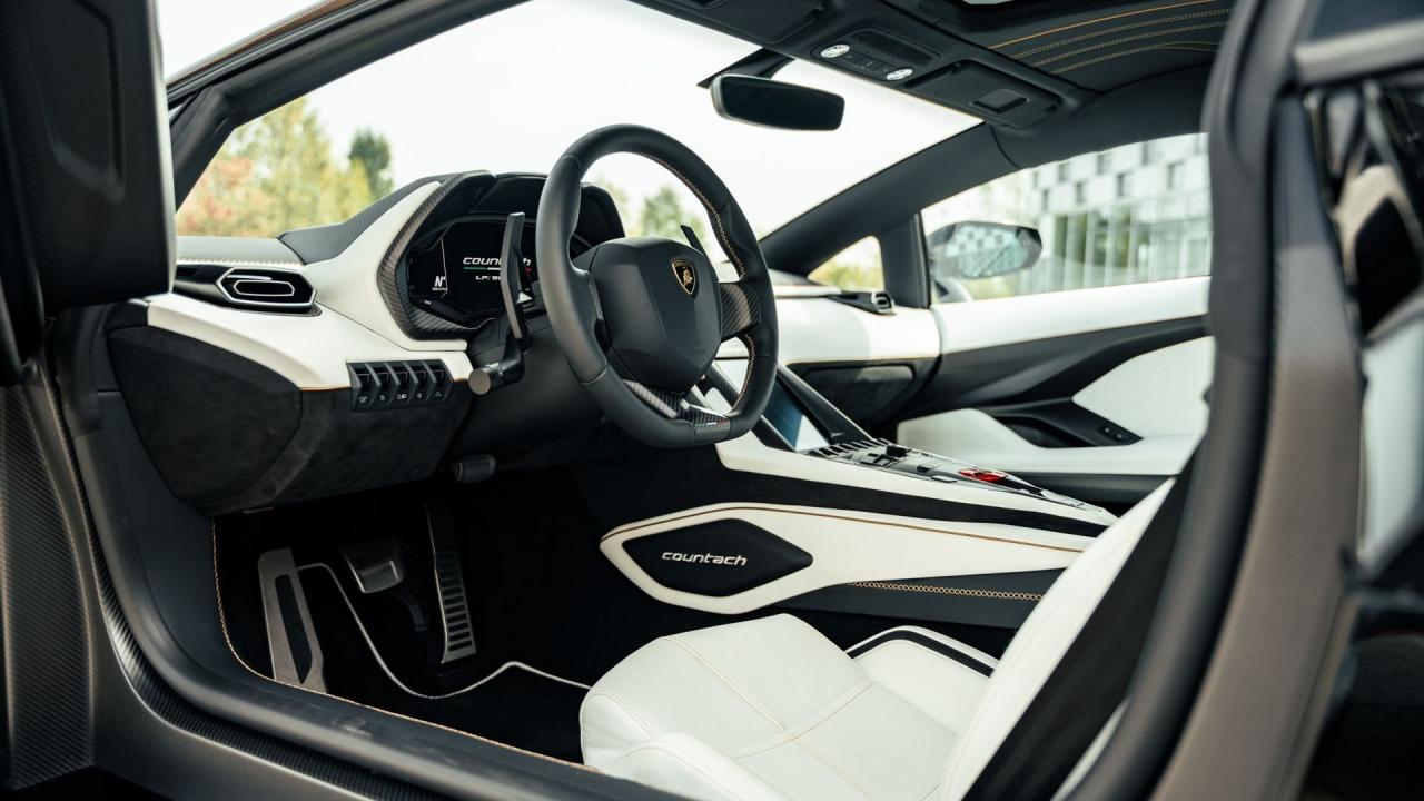2022 Lamborghini Countach LPI 800-4