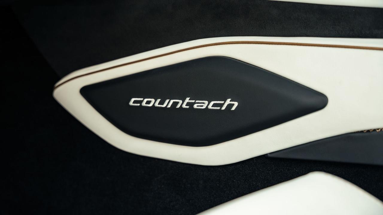 2022 Lamborghini Countach LPI 800-4