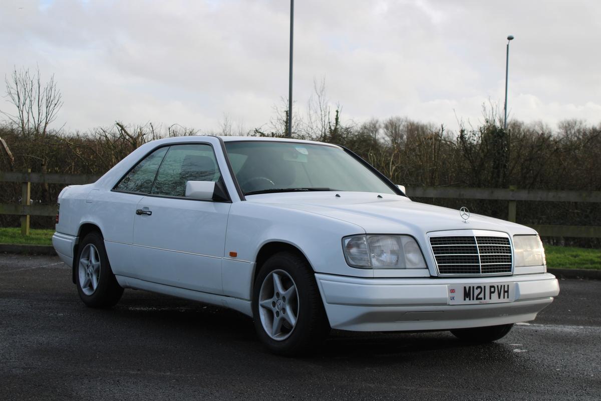 1995 Mercedes - Benz E220 COUPE AUTO
