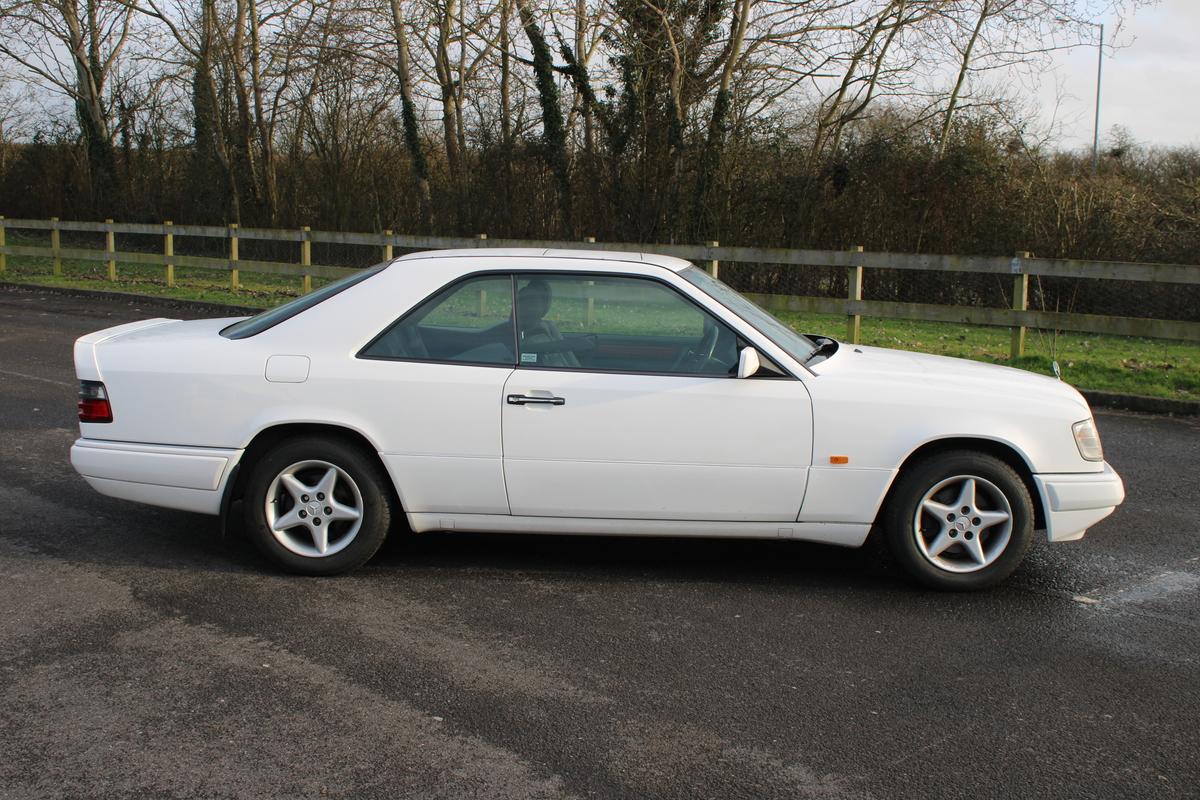 1995 Mercedes - Benz E220 COUPE AUTO