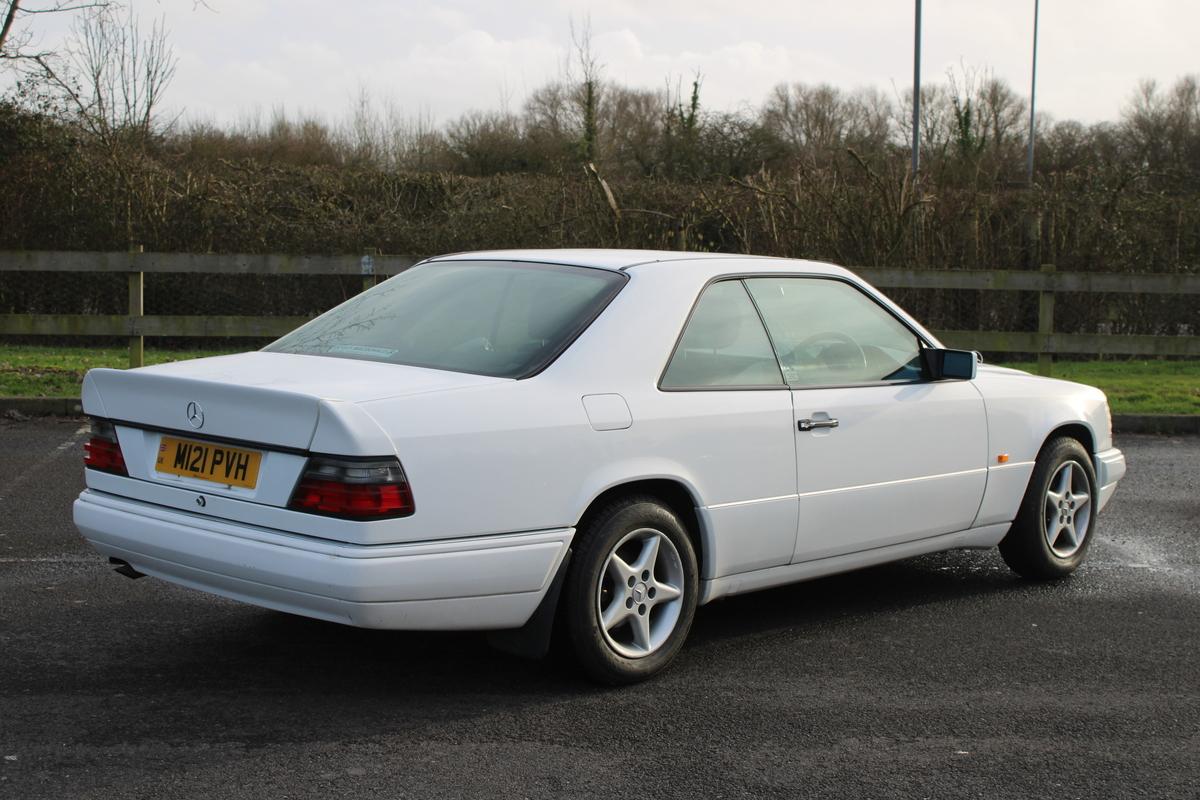 1995 Mercedes - Benz E220 COUPE AUTO