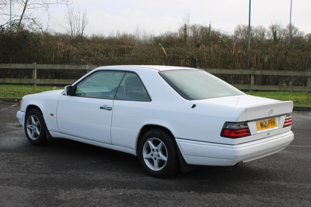 1995 Mercedes - Benz E220 COUPE AUTO