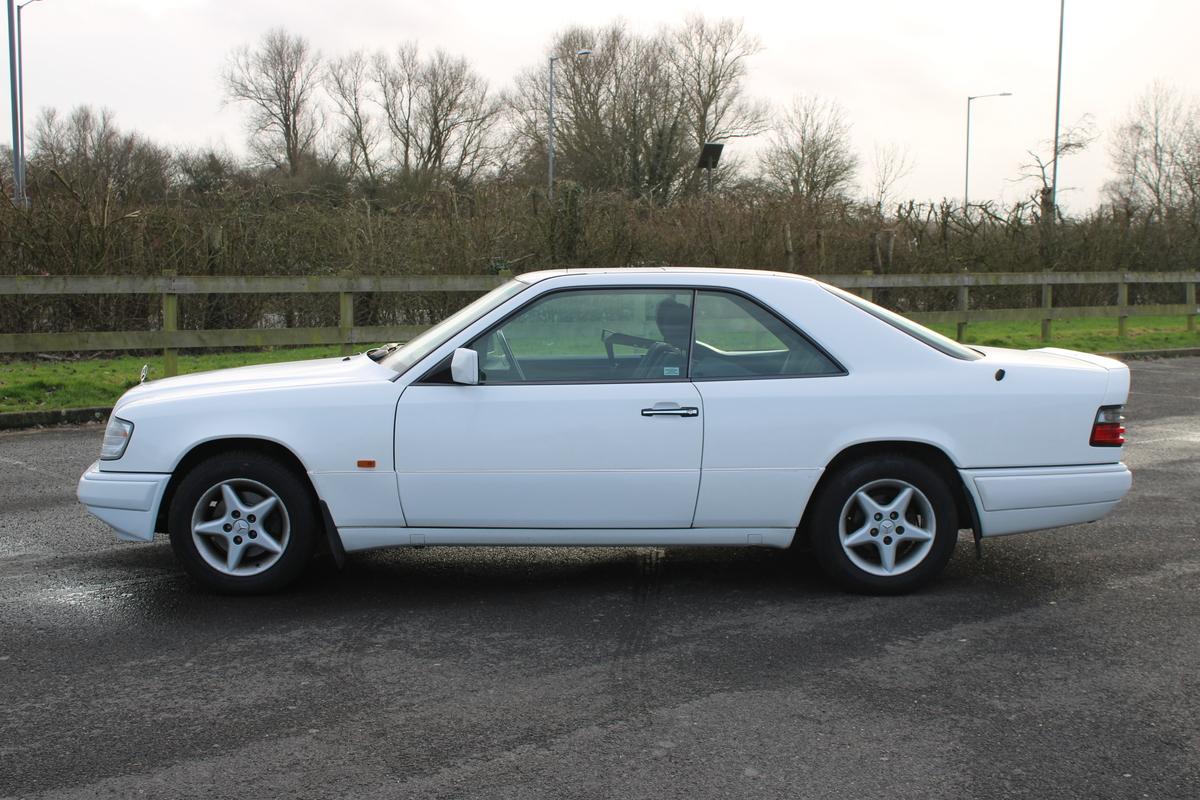 1995 Mercedes - Benz E220 COUPE AUTO