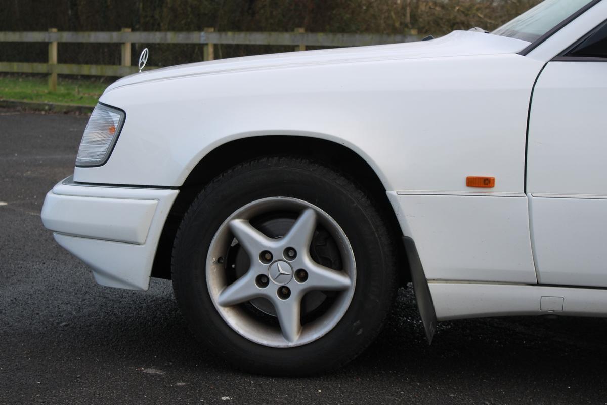 1995 Mercedes - Benz E220 COUPE AUTO