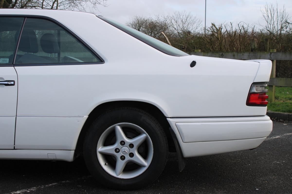 1995 Mercedes - Benz E220 COUPE AUTO