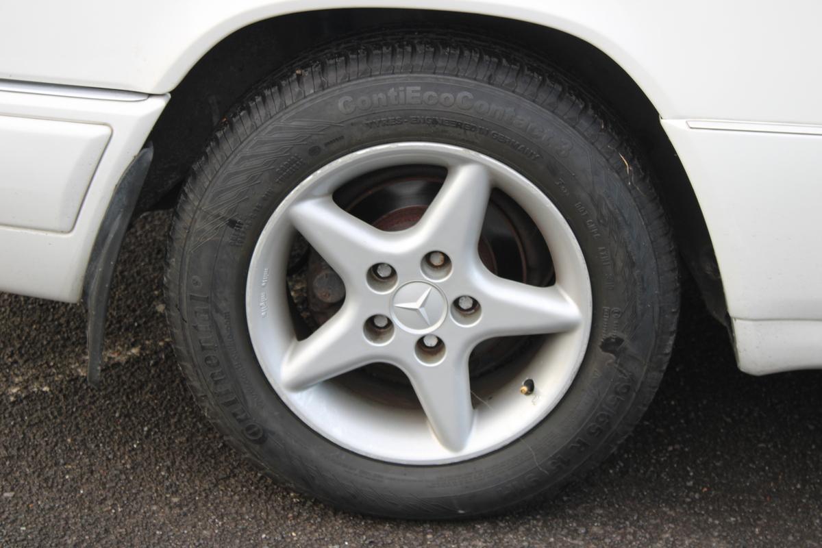 1995 Mercedes - Benz E220 COUPE AUTO