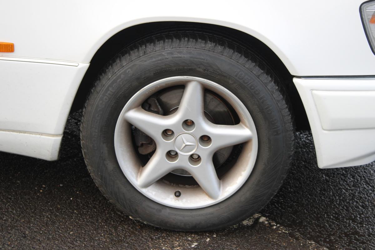 1995 Mercedes - Benz E220 COUPE AUTO