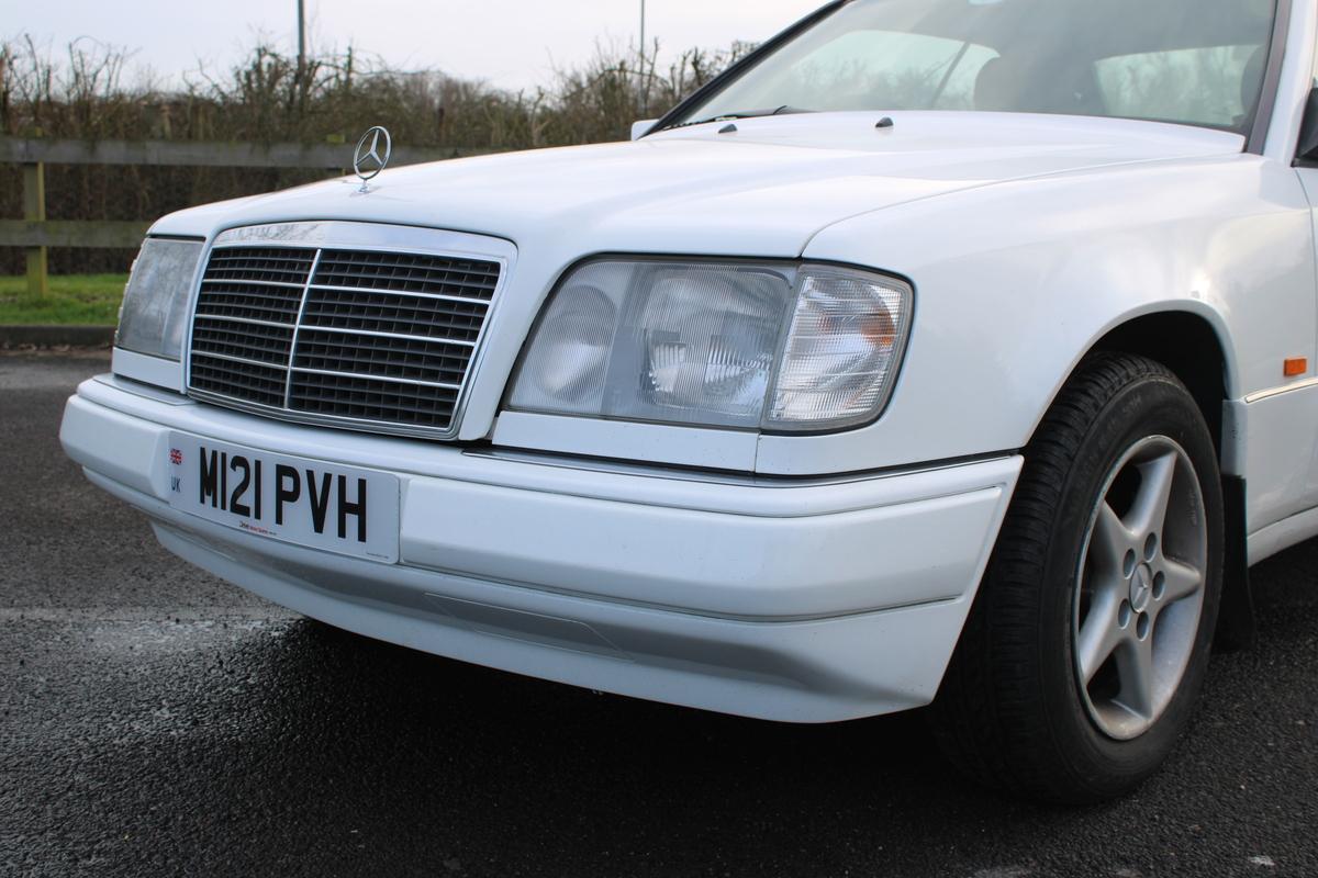 1995 Mercedes - Benz E220 COUPE AUTO