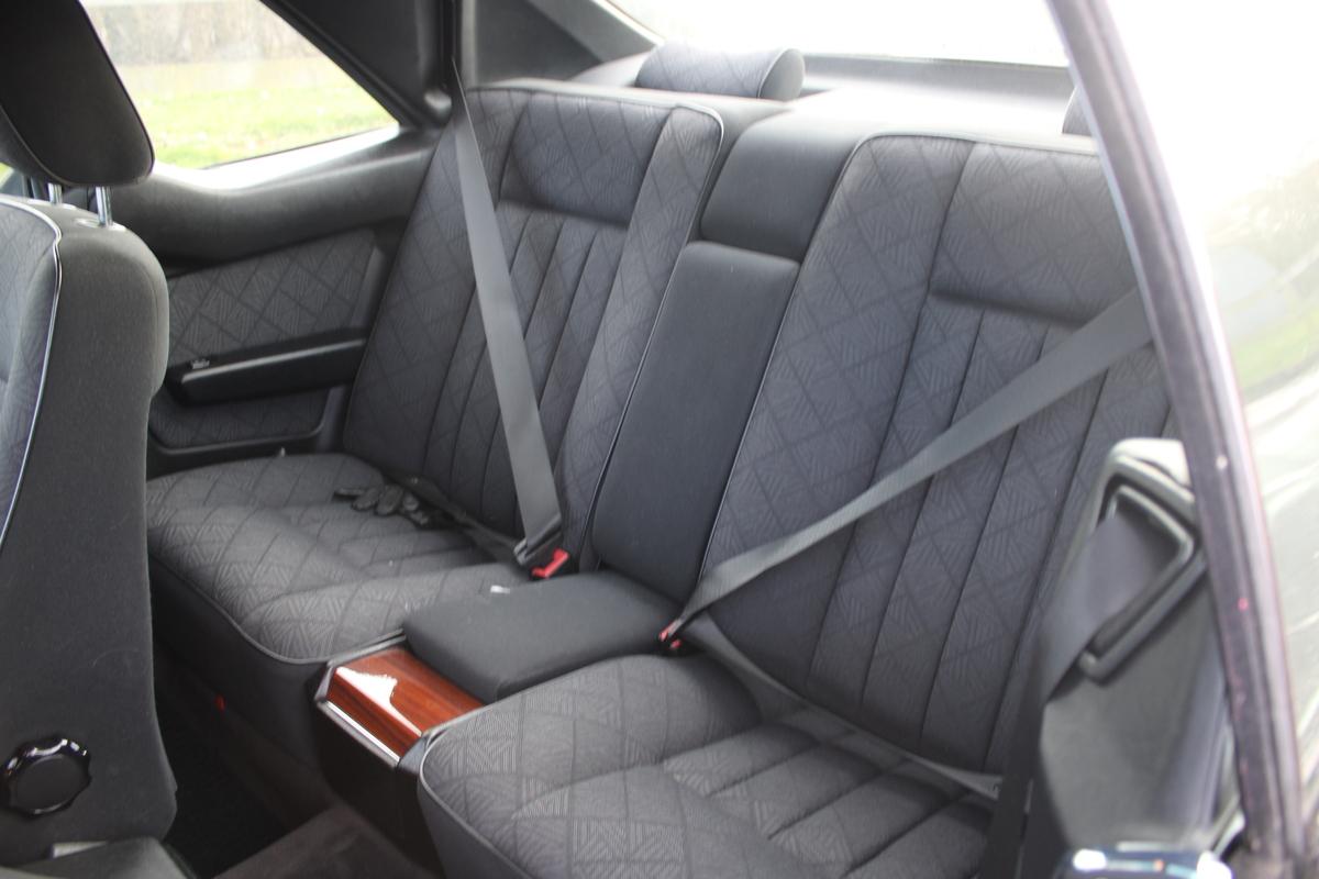 1995 Mercedes - Benz E220 COUPE AUTO