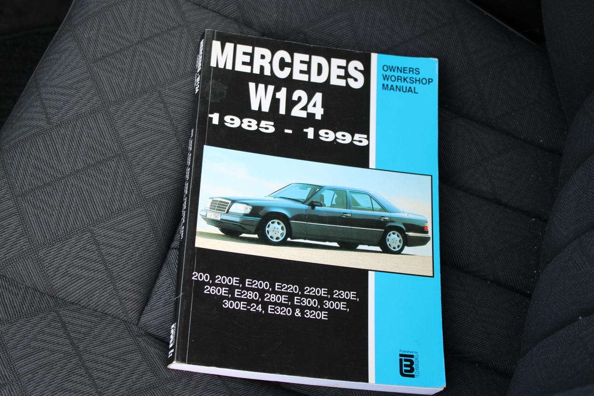 1995 Mercedes - Benz E220 COUPE AUTO