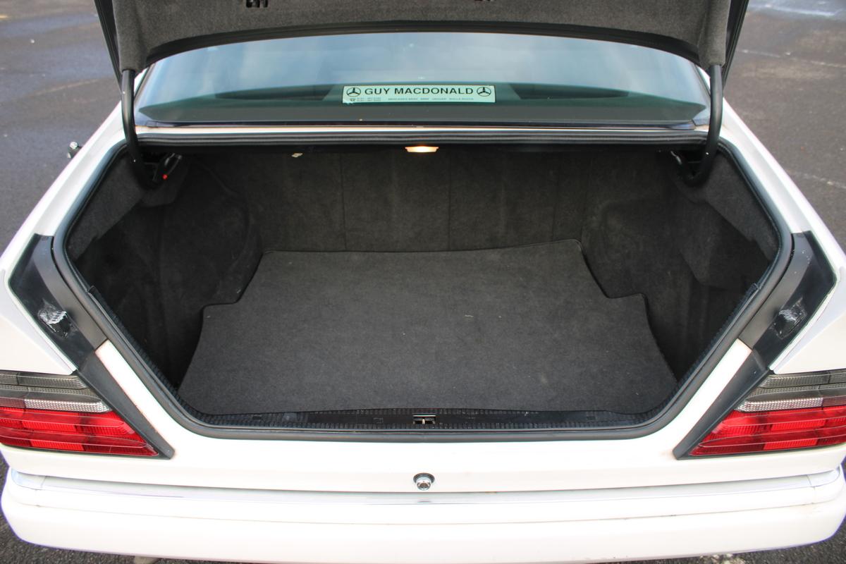 1995 Mercedes - Benz E220 COUPE AUTO